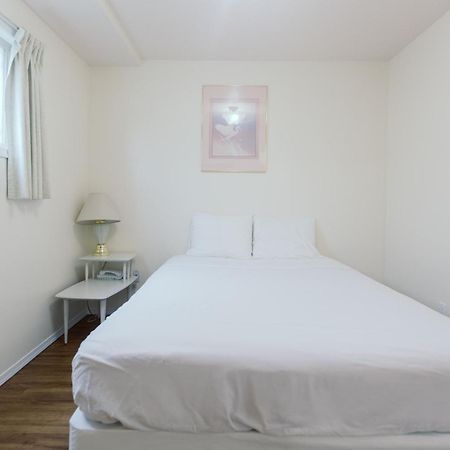 Beachside Motel ペンティクトン エクステリア 写真