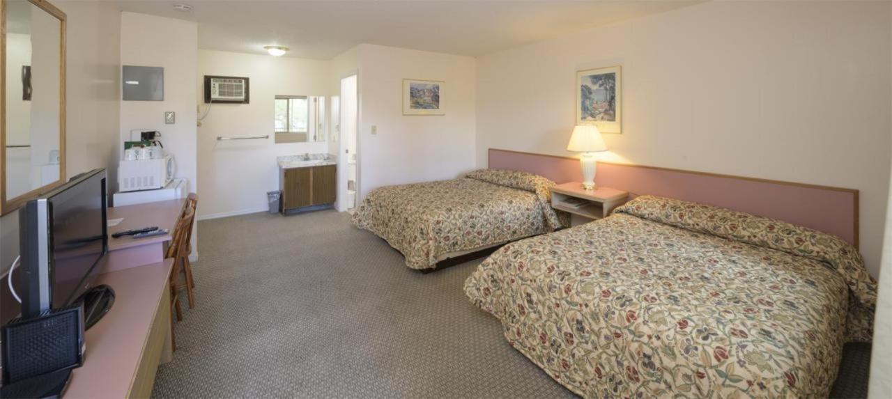 Beachside Motel ペンティクトン エクステリア 写真