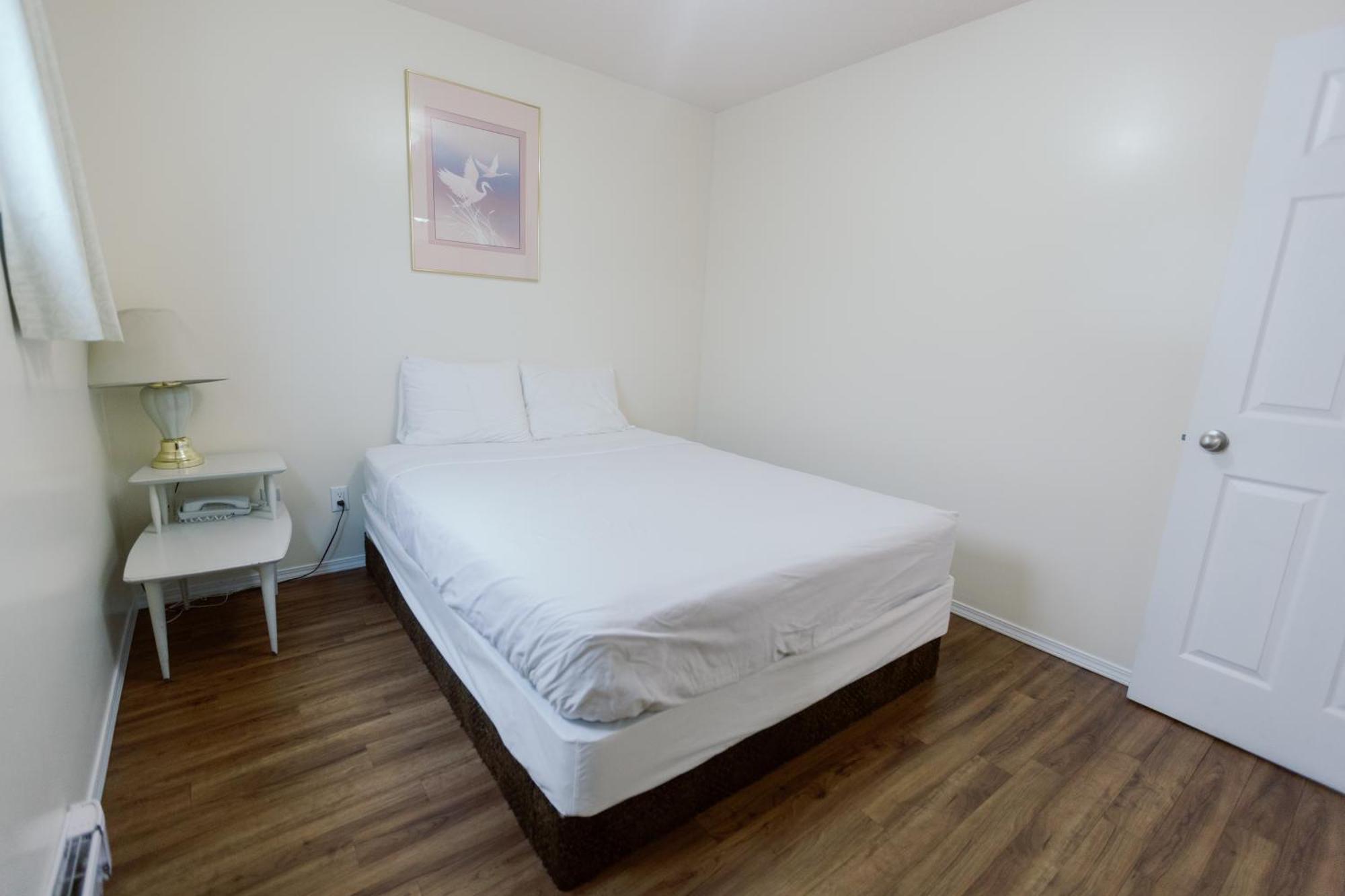 Beachside Motel ペンティクトン エクステリア 写真