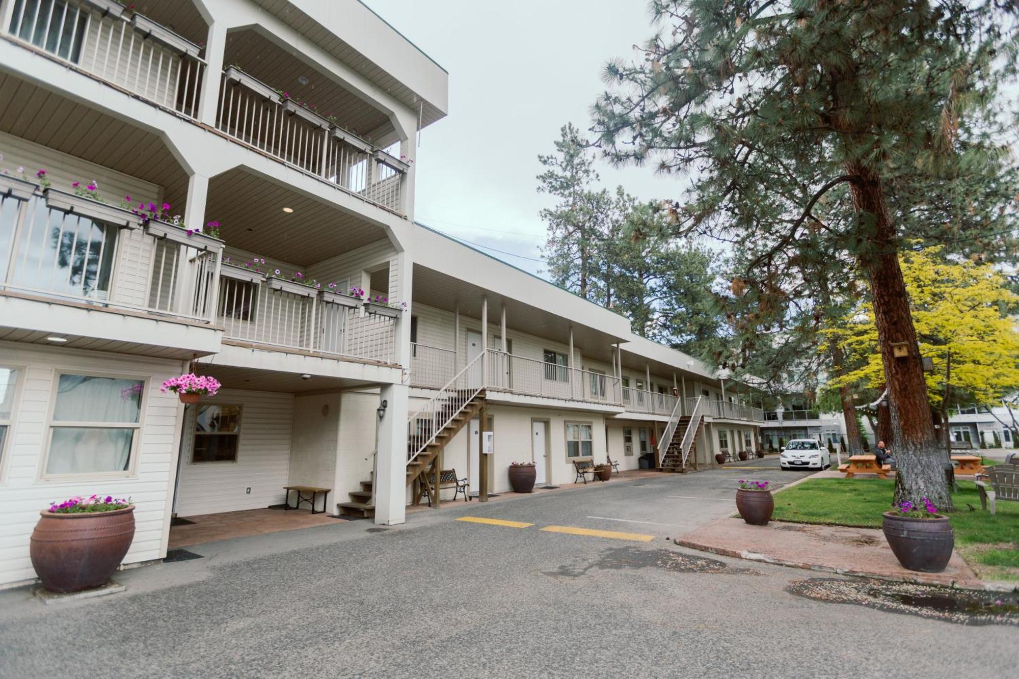 Beachside Motel ペンティクトン エクステリア 写真