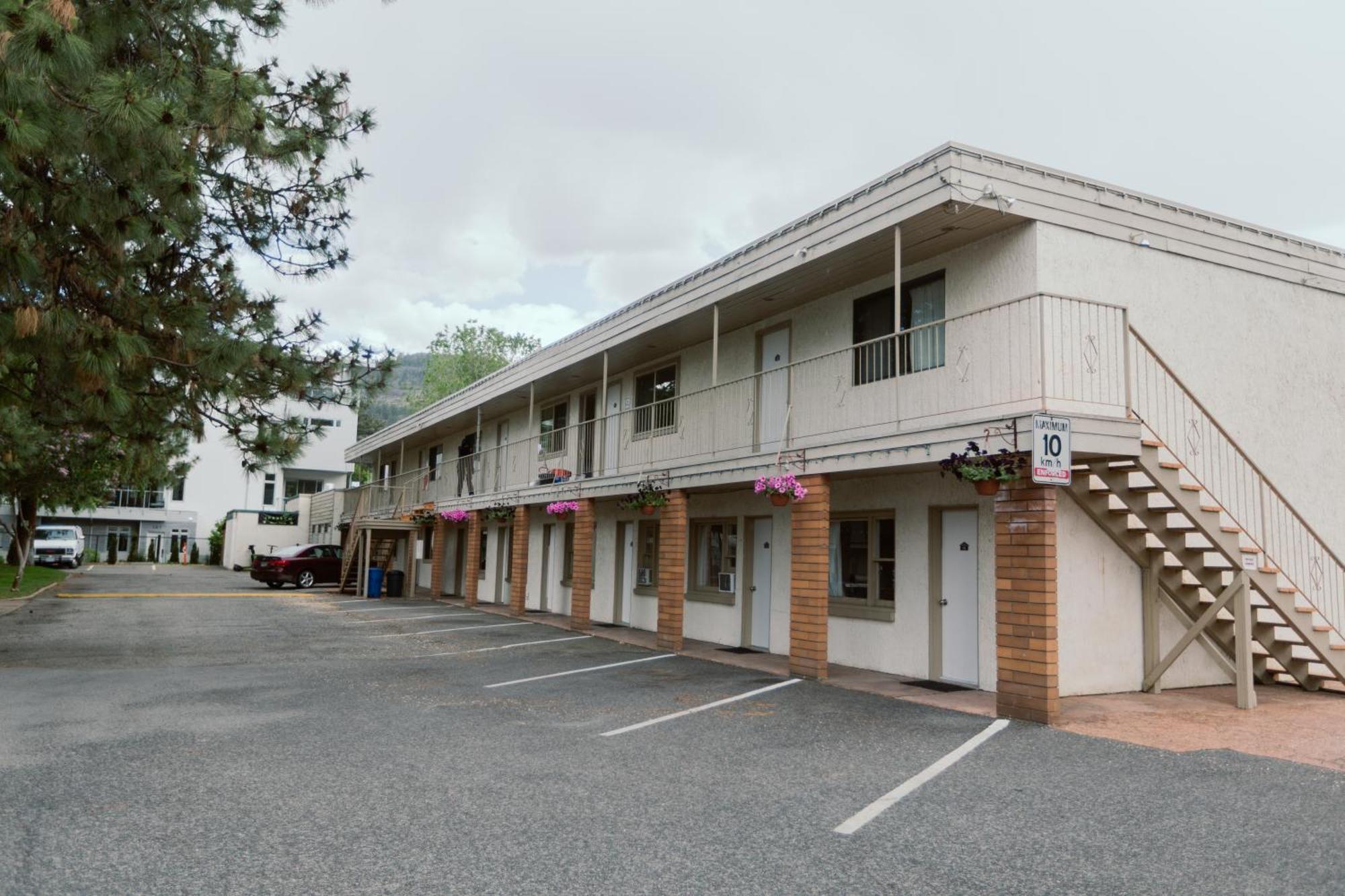 Beachside Motel ペンティクトン エクステリア 写真