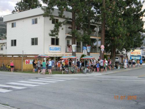 Beachside Motel ペンティクトン エクステリア 写真